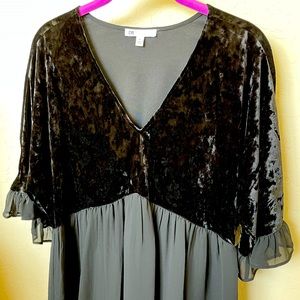 Black top in crushed velvet and chiffon fabric